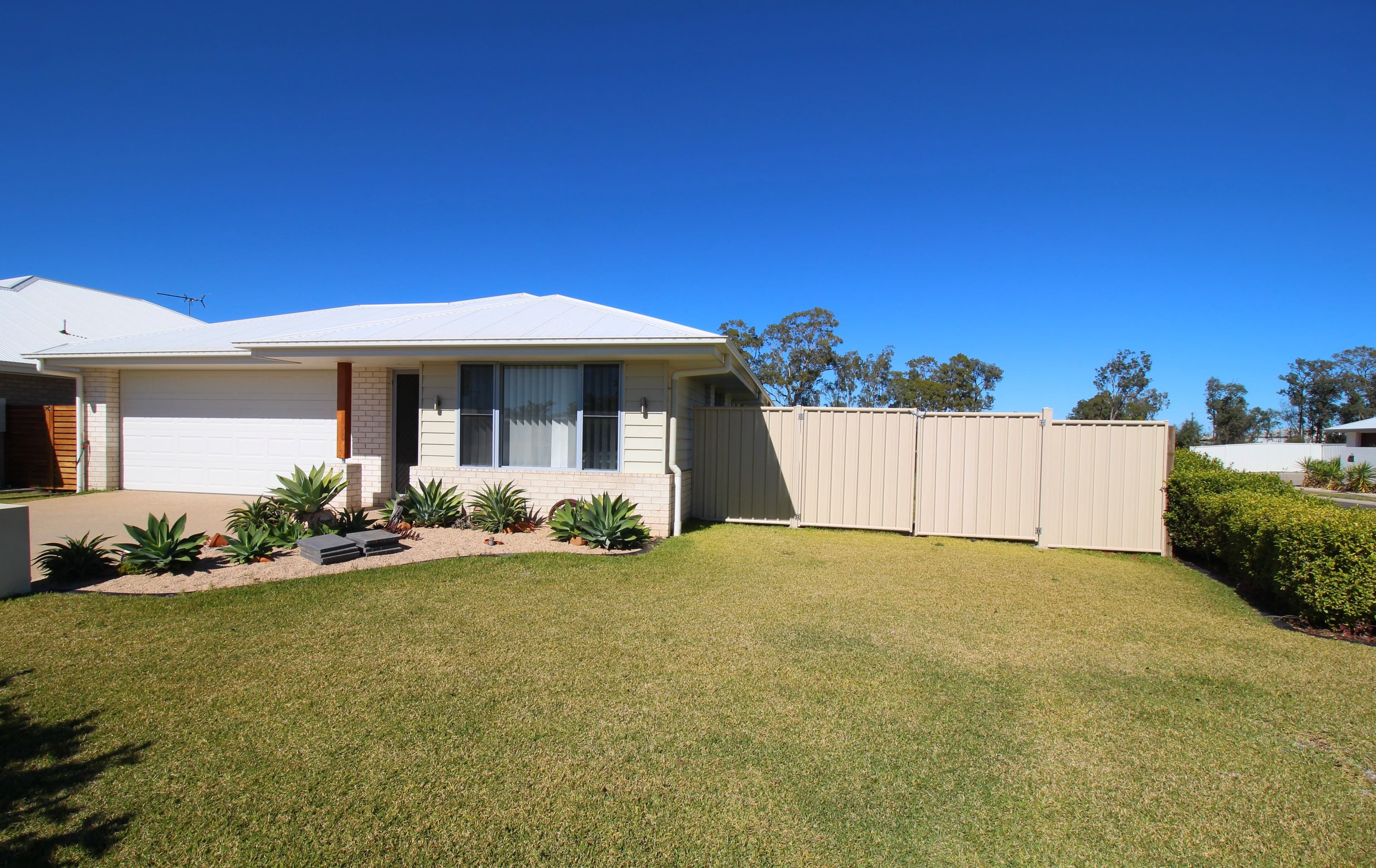89 Canterbury Road, Emerald QLD 4720, Emerald - Thumbnail 7