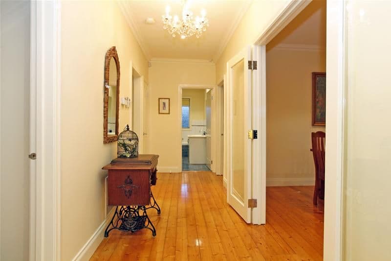 26 Curtis Avenue, WATSONIA VIC 3087, Watsonia - Thumbnail 2
