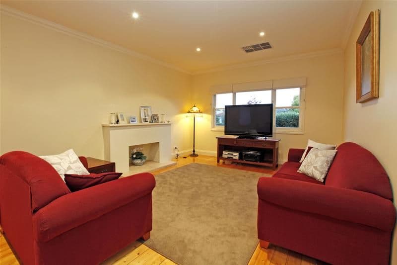 26 Curtis Avenue, WATSONIA VIC 3087, Watsonia - Thumbnail 3