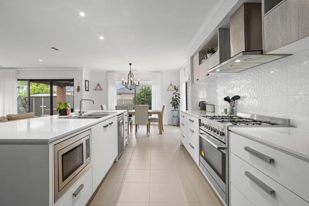 37 Morialta Circuit, Werribee VIC 3030, Werribee - Thumbnail 3