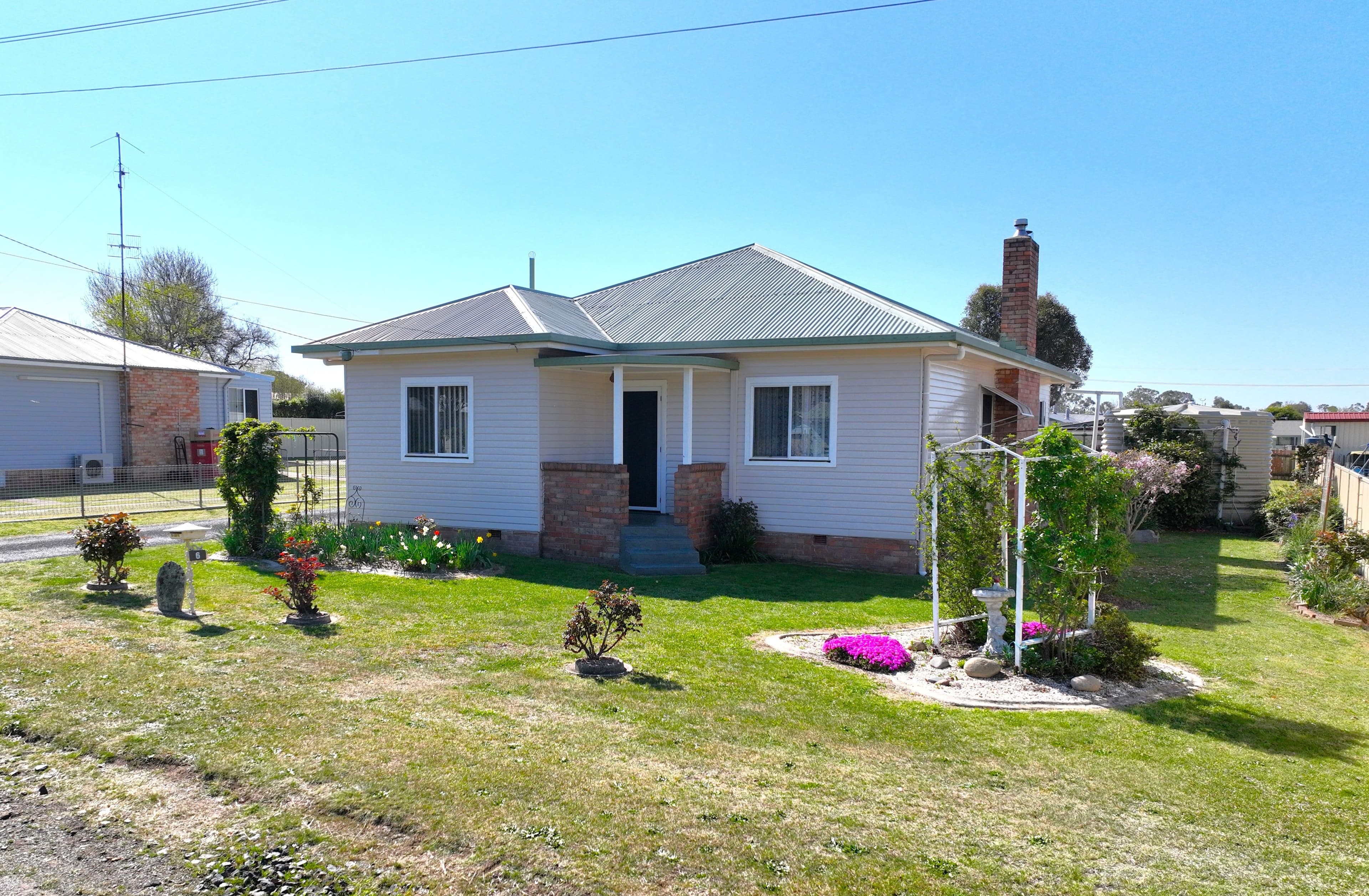 6 Wilga Street, Glen Innes NSW 2370, Glen Innes - Image 1