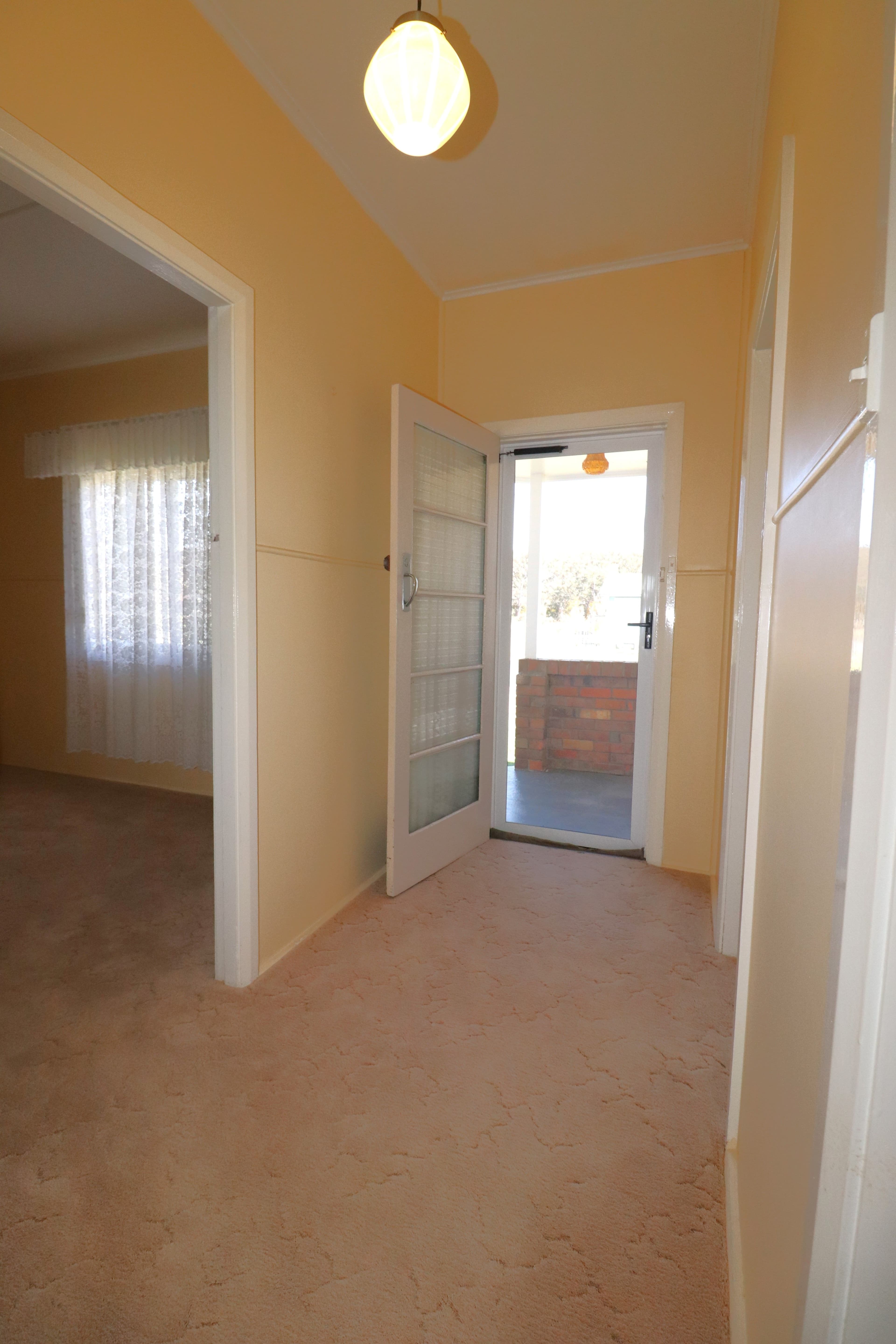 6 Wilga Street, Glen Innes NSW 2370, Glen Innes - Thumbnail 2