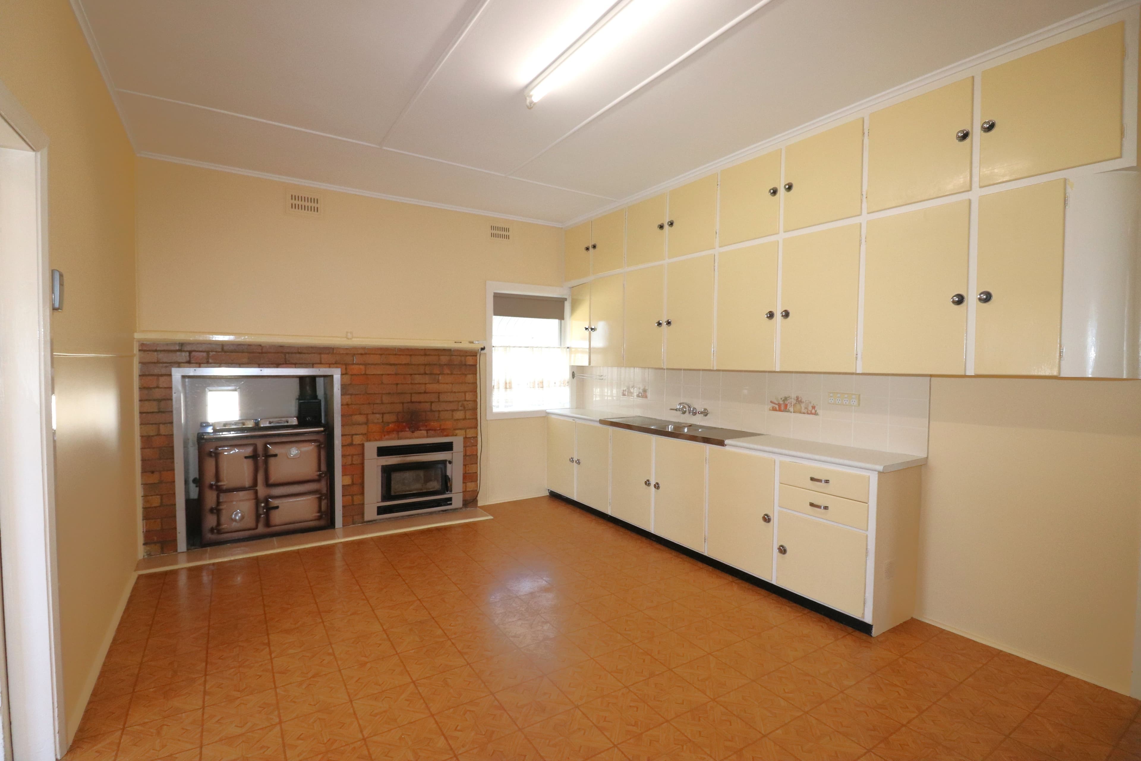 6 Wilga Street, Glen Innes NSW 2370, Glen Innes - Thumbnail 6