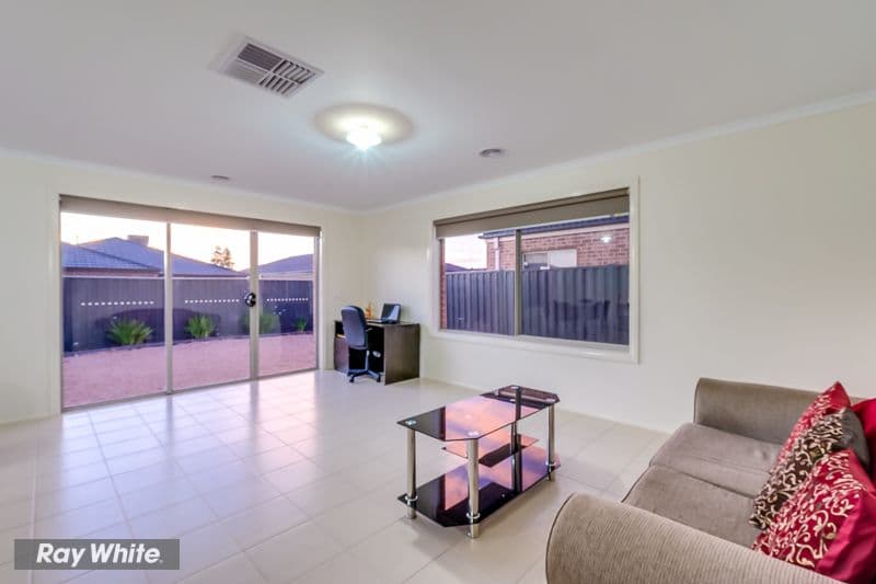 18 LANCEWOOD Road, Wyndham Vale VIC 3024, Wyndham Vale - Thumbnail 2