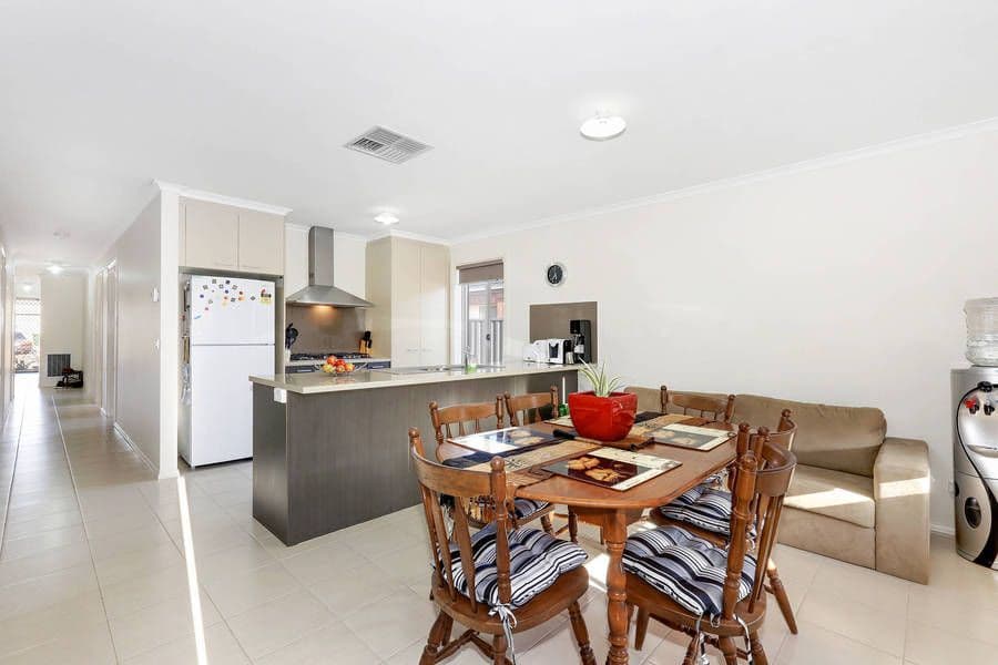 18 LANCEWOOD Road, Wyndham Vale VIC 3024, Wyndham Vale - Thumbnail 5