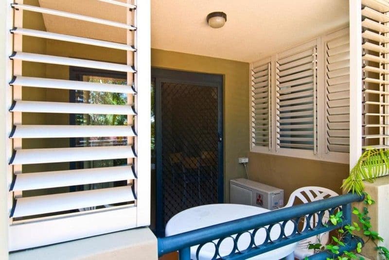 38  Petrel Avenue, MERMAID BEACH QLD 4218, Mermaid Beach - Thumbnail 5