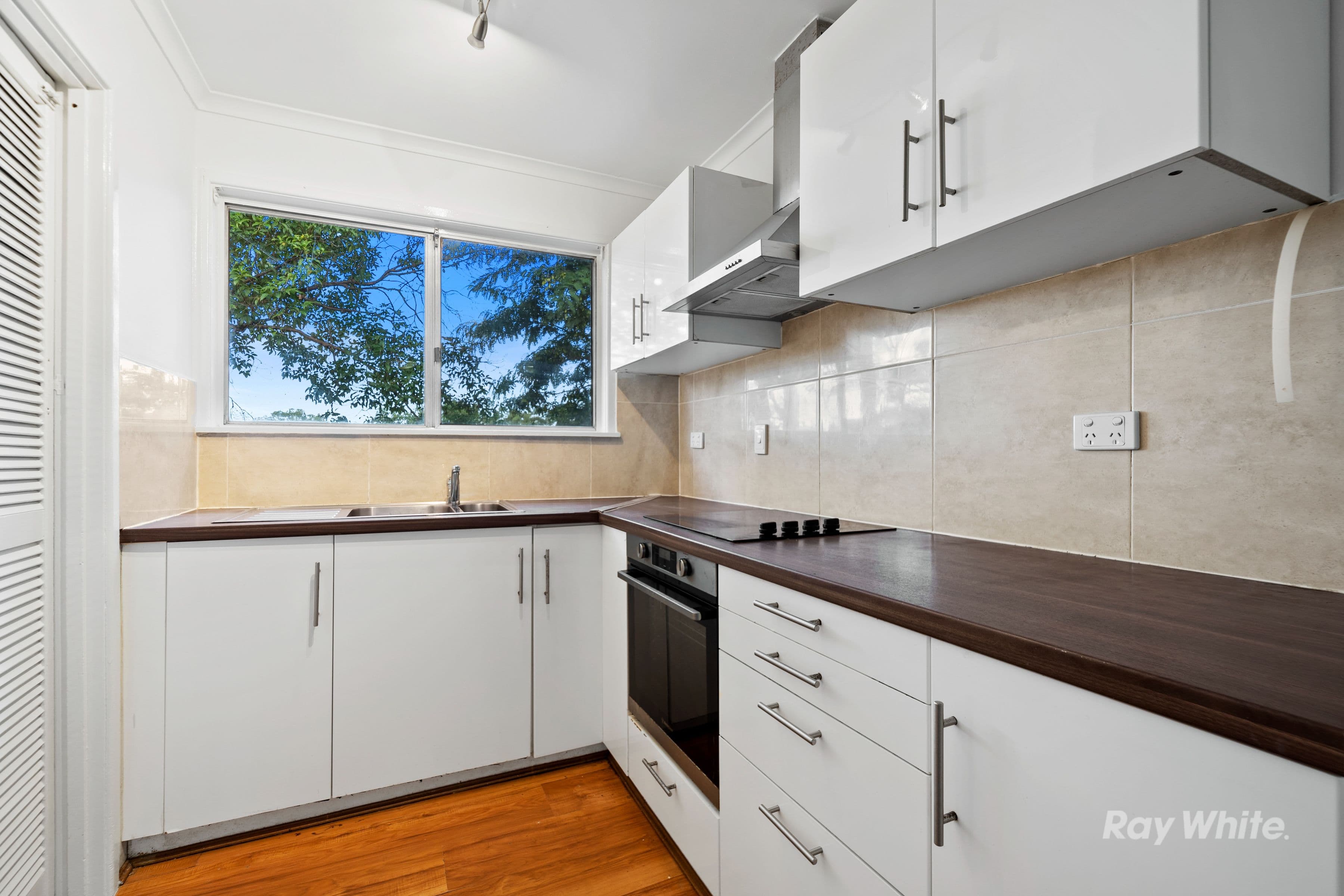 35 Queens Road, Kingston QLD 4114, Kingston - Thumbnail 5