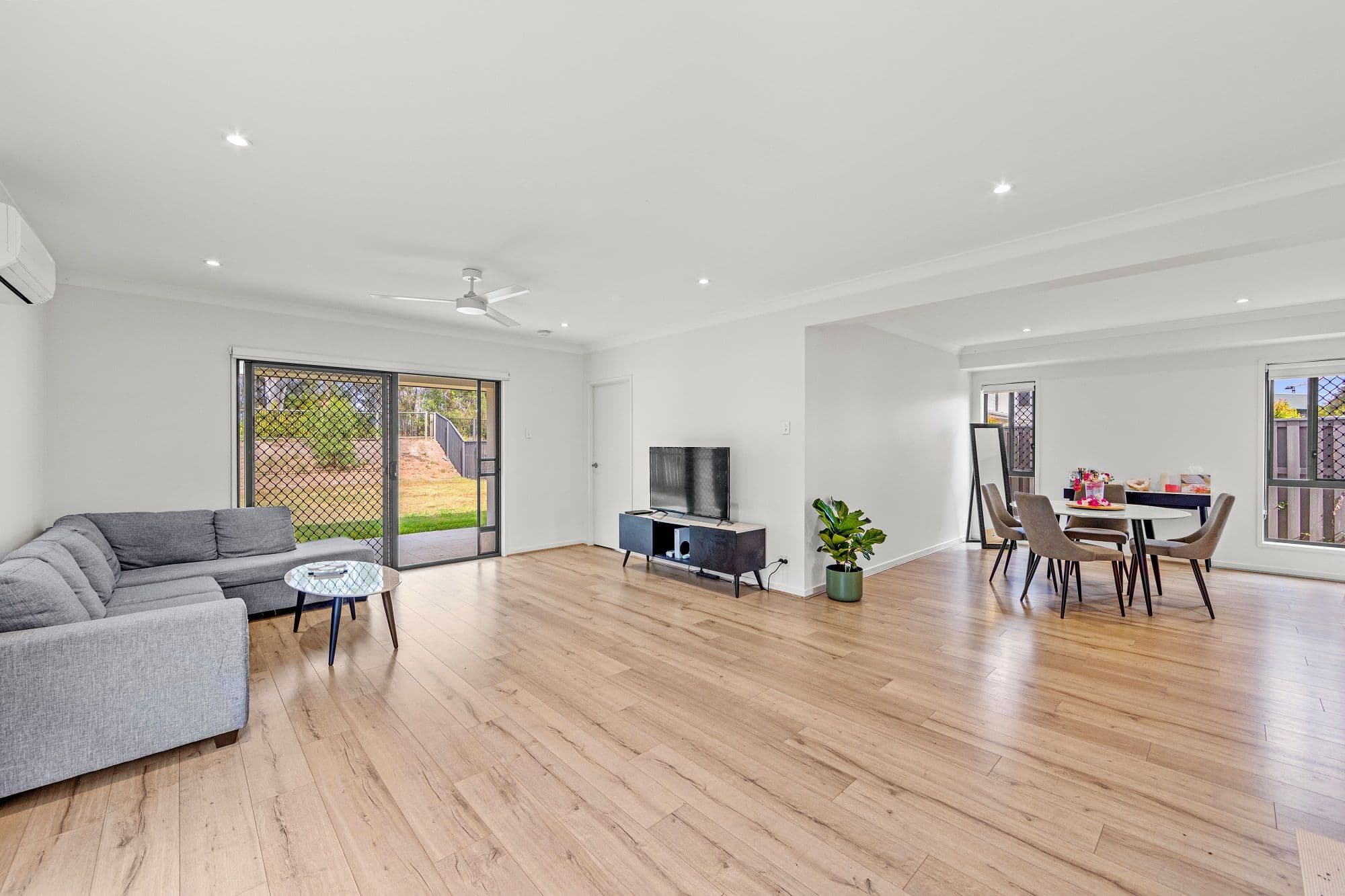 17 Foreshore Street, Coomera QLD 4209, Coomera - Thumbnail 2