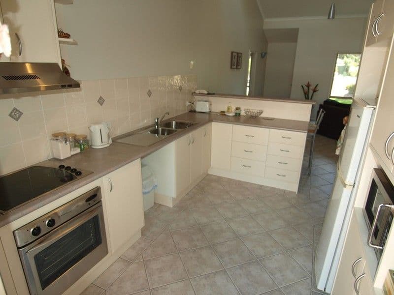 6 Lisa Place, SUNSHINE BAY NSW 2536, Sunshine Bay - Thumbnail 2