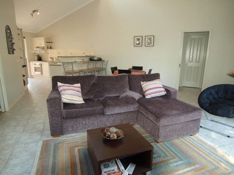 6 Lisa Place, SUNSHINE BAY NSW 2536, Sunshine Bay - Thumbnail 4