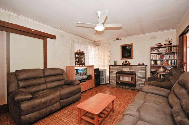 10 CHIRNSIDE Drive, CHIRNSIDE PARK VIC 3116, Chirnside Park - Thumbnail 2