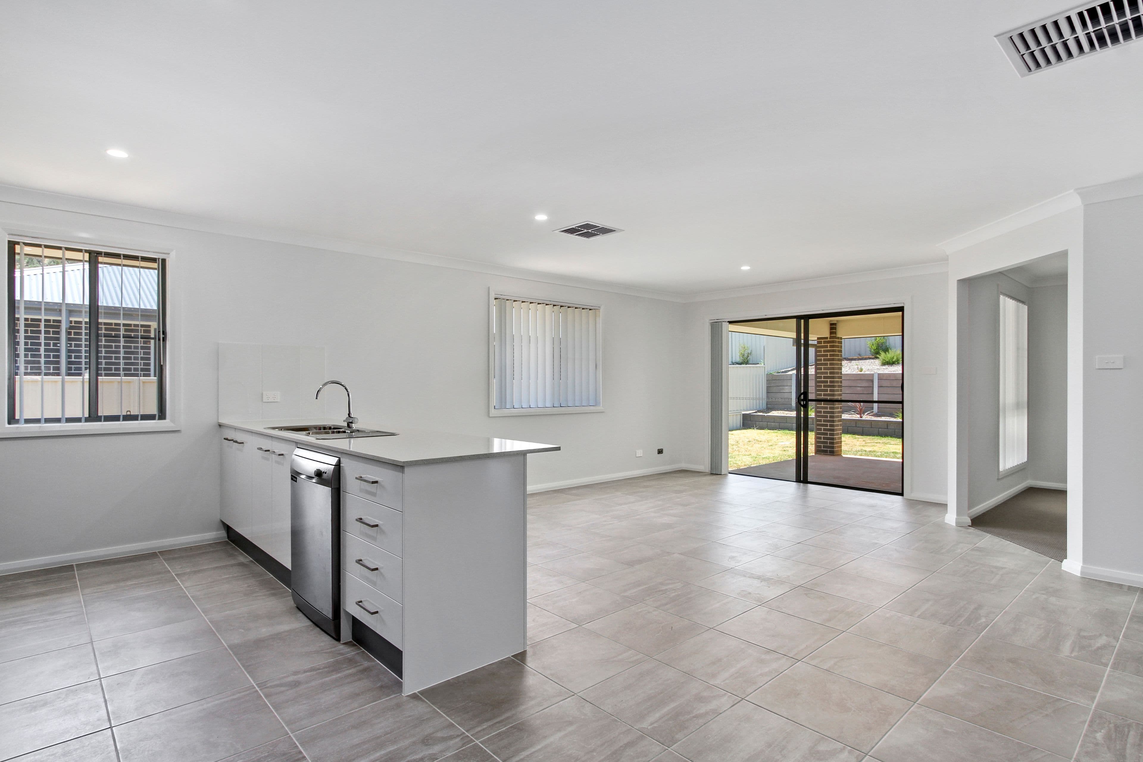 24 Scarborough Close, Tamworth NSW 2340, Tamworth - Thumbnail 5