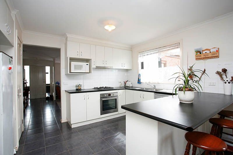 9 Faye Avenue, TRUGANINA VIC 3029, Truganina - Thumbnail 2