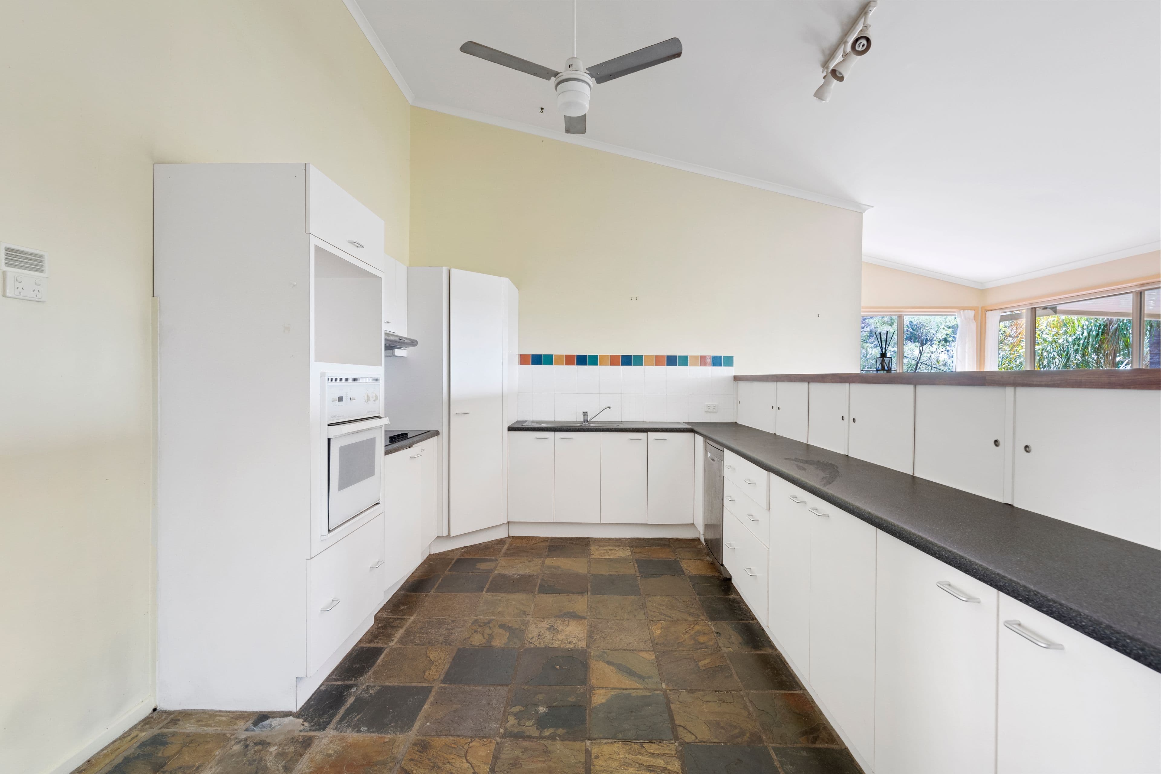 12 Rae Court, Mount Warren Park QLD 4207, Mount Warren Park - Thumbnail 5