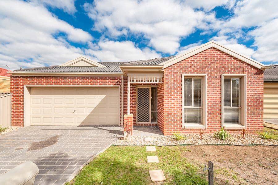 6 Berrima Close, Craigieburn VIC 3064, Craigieburn - Image 1