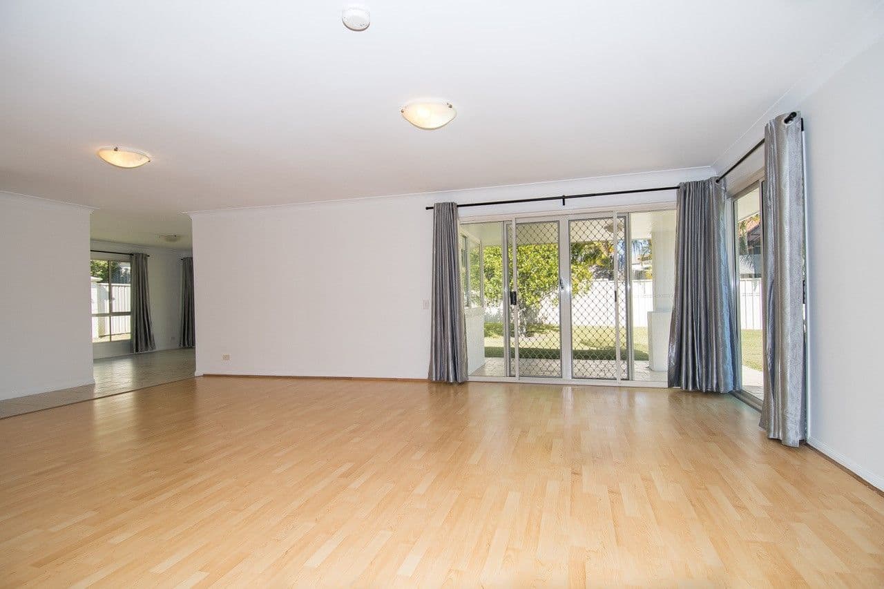 16 Tee Trees Boulevard, Arundel QLD 4214, Arundel - Thumbnail 3