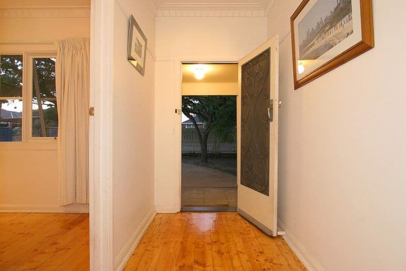 28 Cameron Avenue, OAKLEIGH SOUTH VIC 3167, Oakleigh South - Thumbnail 4