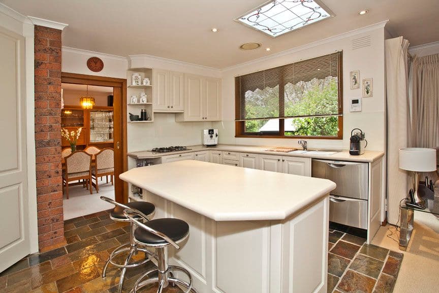 11 Rythdale Court, GLEN WAVERLEY VIC 3150, Glen Waverley - Thumbnail 2