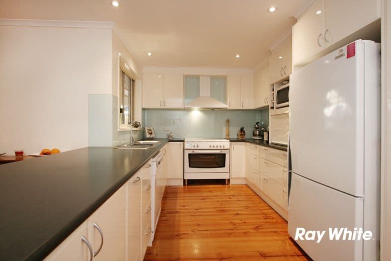 4 Keyes Court, WANTIRNA SOUTH VIC 3152, Wantirna South - Thumbnail 3