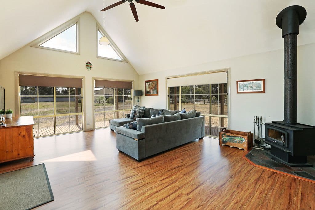 15 Cozens Road, Lara VIC 3212, Lara - Thumbnail 2