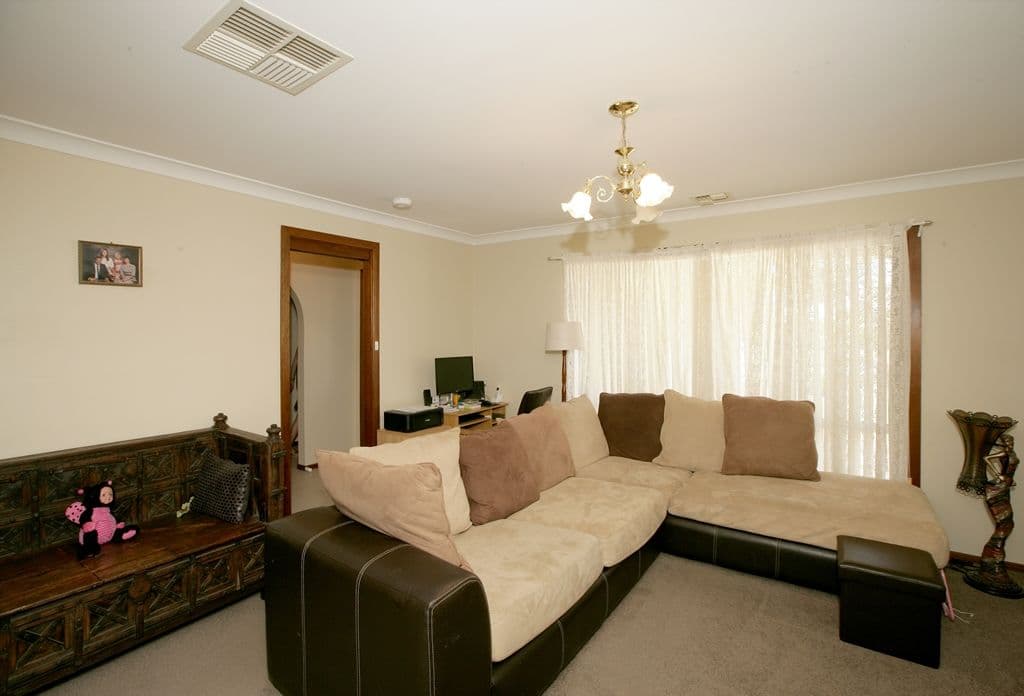 5 Overdale Drive, Bourkelands NSW 2650, Bourkelands - Thumbnail 2