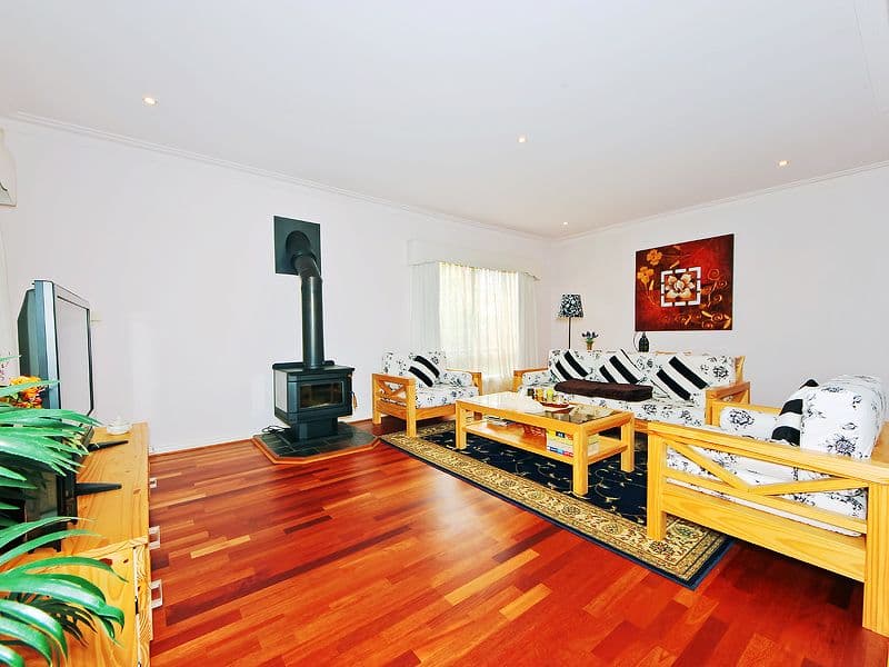 8 Classic Court, POINT COOK VIC 3030, Point Cook - Thumbnail 4