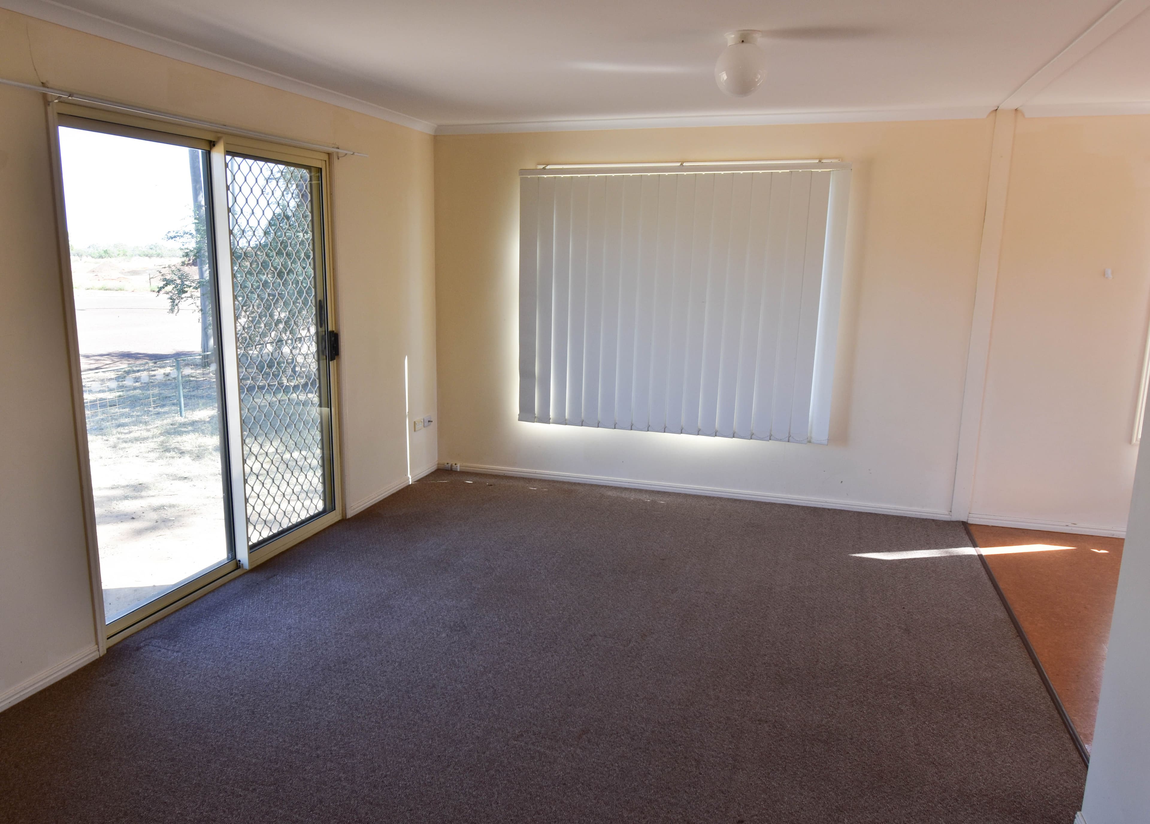 160 Wren Street, Longreach QLD 4730, Longreach - Thumbnail 2