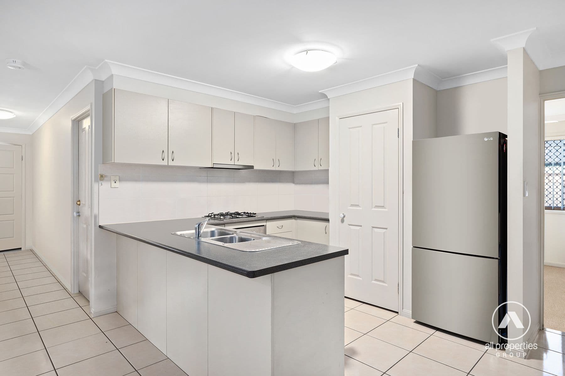 3 Zachary Court, Hillcrest QLD 4118, Hillcrest - Thumbnail 2
