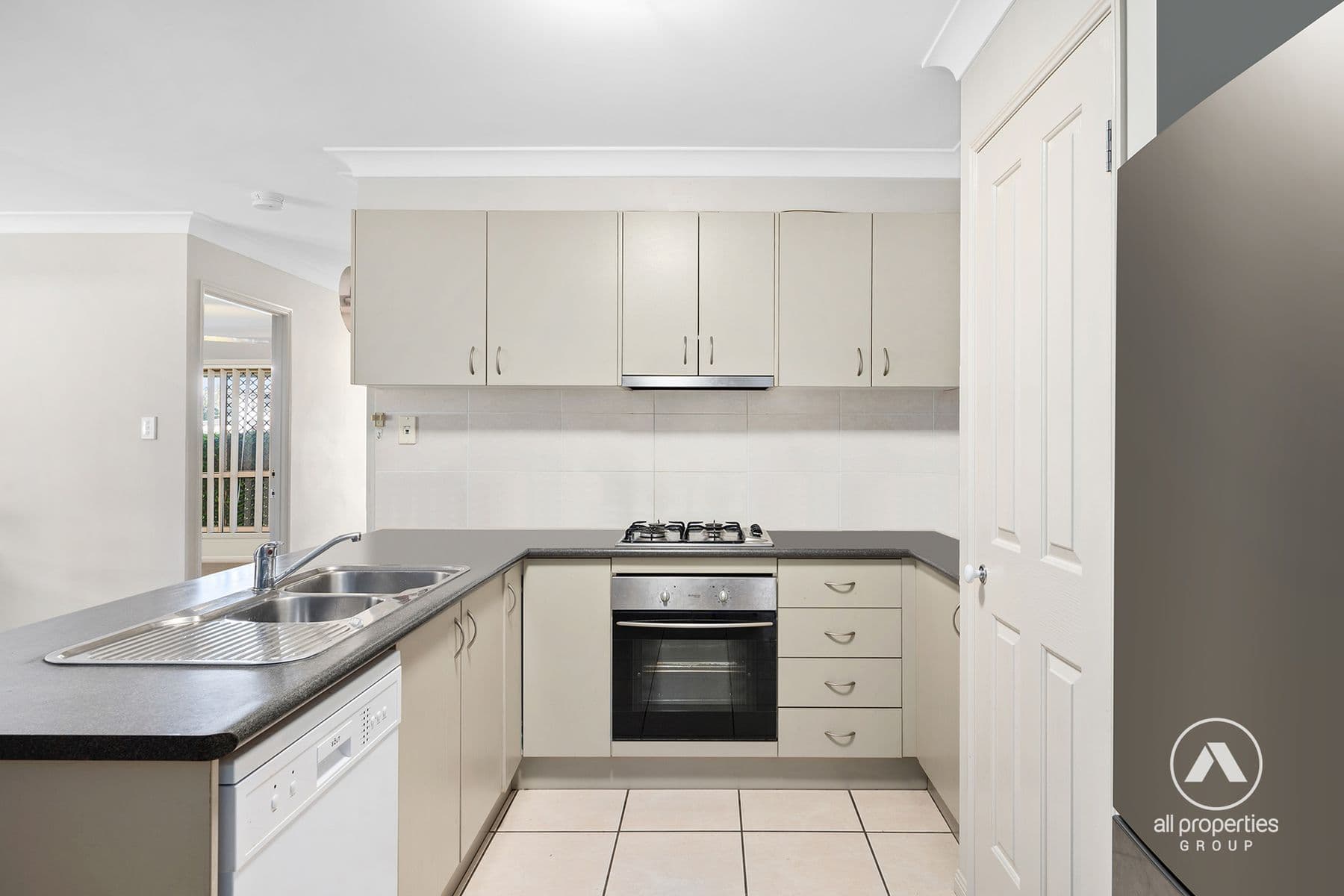 3 Zachary Court, Hillcrest QLD 4118, Hillcrest - Thumbnail 3