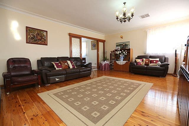 1 Arana Close, GEORGES HALL NSW 2198, Georges Hall - Thumbnail 2