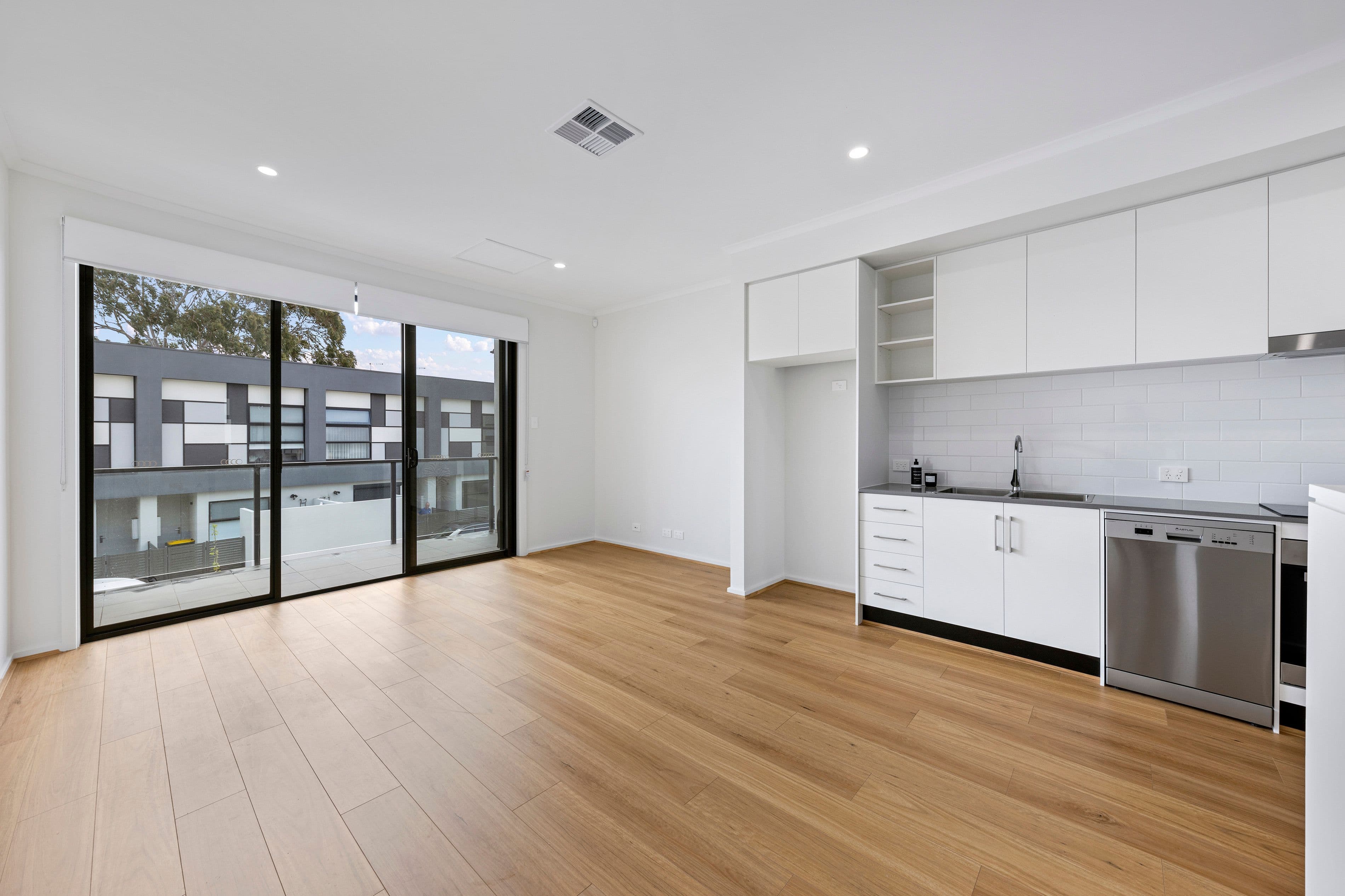 8 Le Messurier Street, Port Adelaide SA 5015, Port Adelaide - Thumbnail 2
