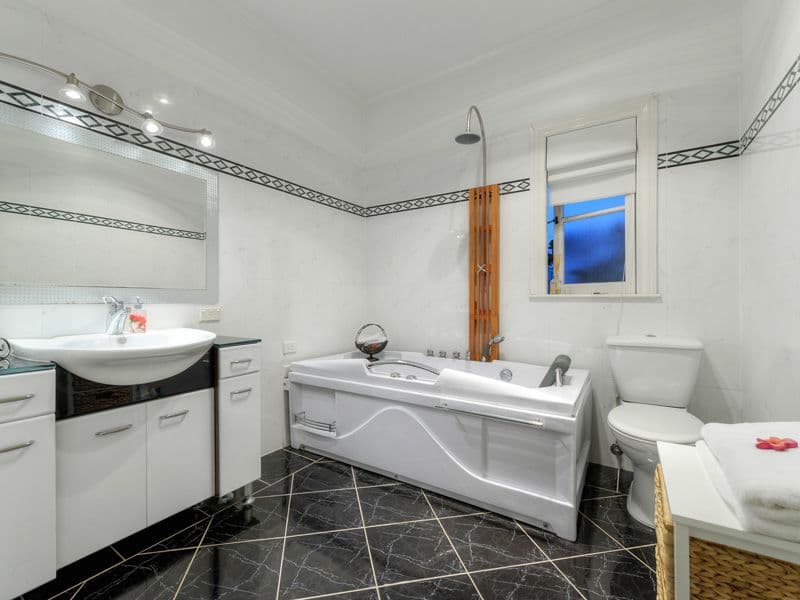 7 Domitia Avenue, Seven Hills QLD 4170, Seven Hills - Thumbnail 6