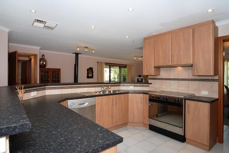 31 Dunalbyn Drive, ABERFOYLE PARK SA 5159, Aberfoyle Park - Thumbnail 2