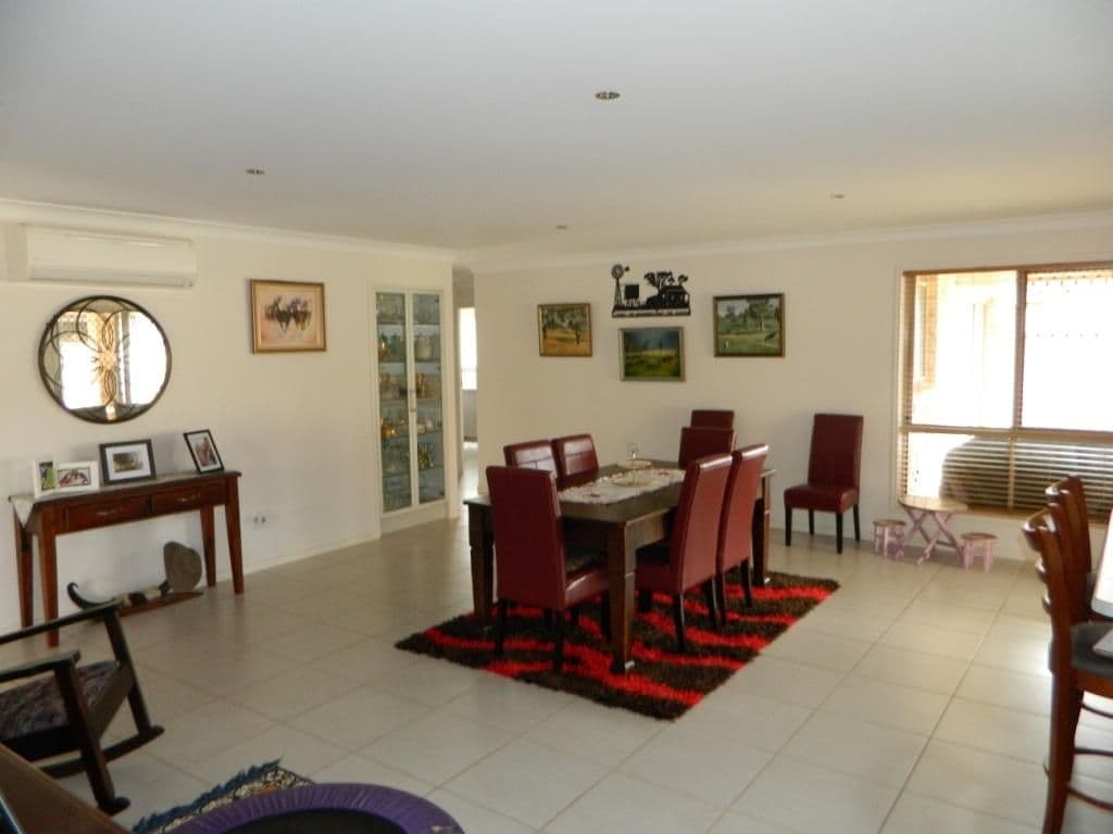 10 Poinciana Avenue, KINGAROY QLD 4610, Kingaroy - Thumbnail 3