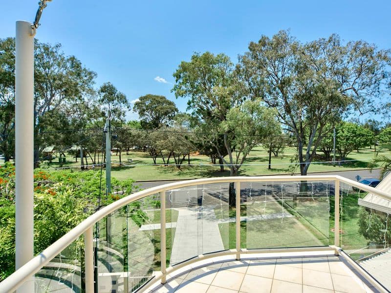 23 Thurecht Parade, SCARBOROUGH QLD 4020, Scarborough - Thumbnail 2