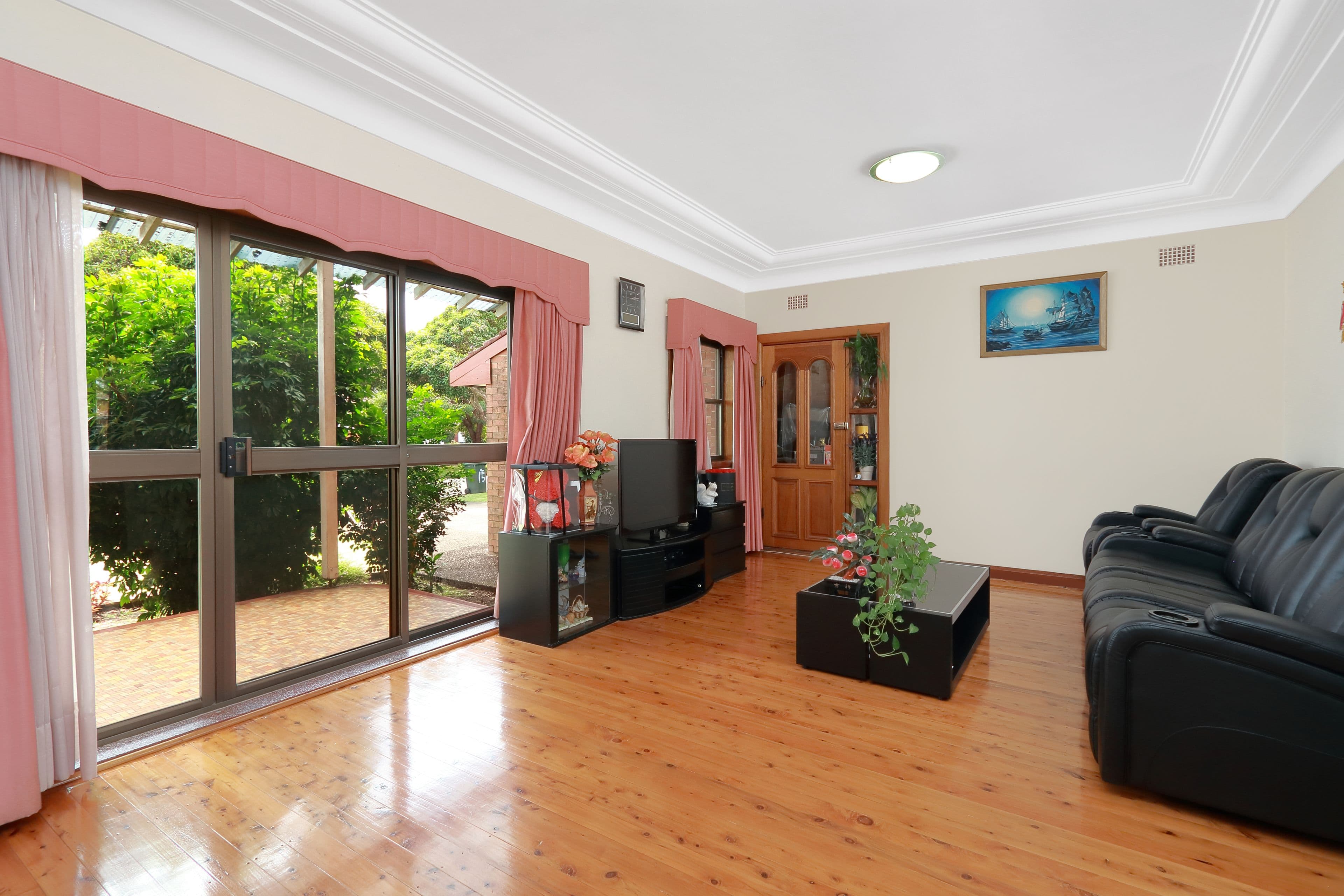 15 Illawarra Parade, Beverly Hills NSW 2209, Beverly Hills - Thumbnail 2