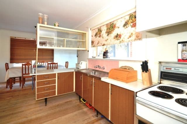 57 Pinehills Drive, GREENSBOROUGH VIC 3088, Greensborough - Thumbnail 2