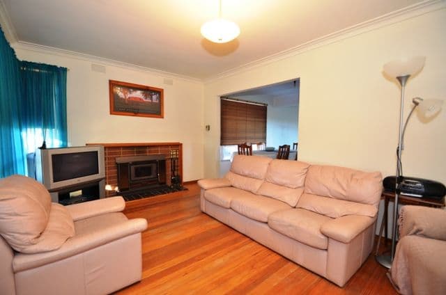 57 Pinehills Drive, GREENSBOROUGH VIC 3088, Greensborough - Thumbnail 3
