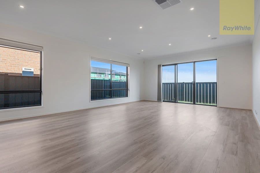 11 Angove Street, CRAIGIEBURN VIC 3064, Craigieburn - Thumbnail 4