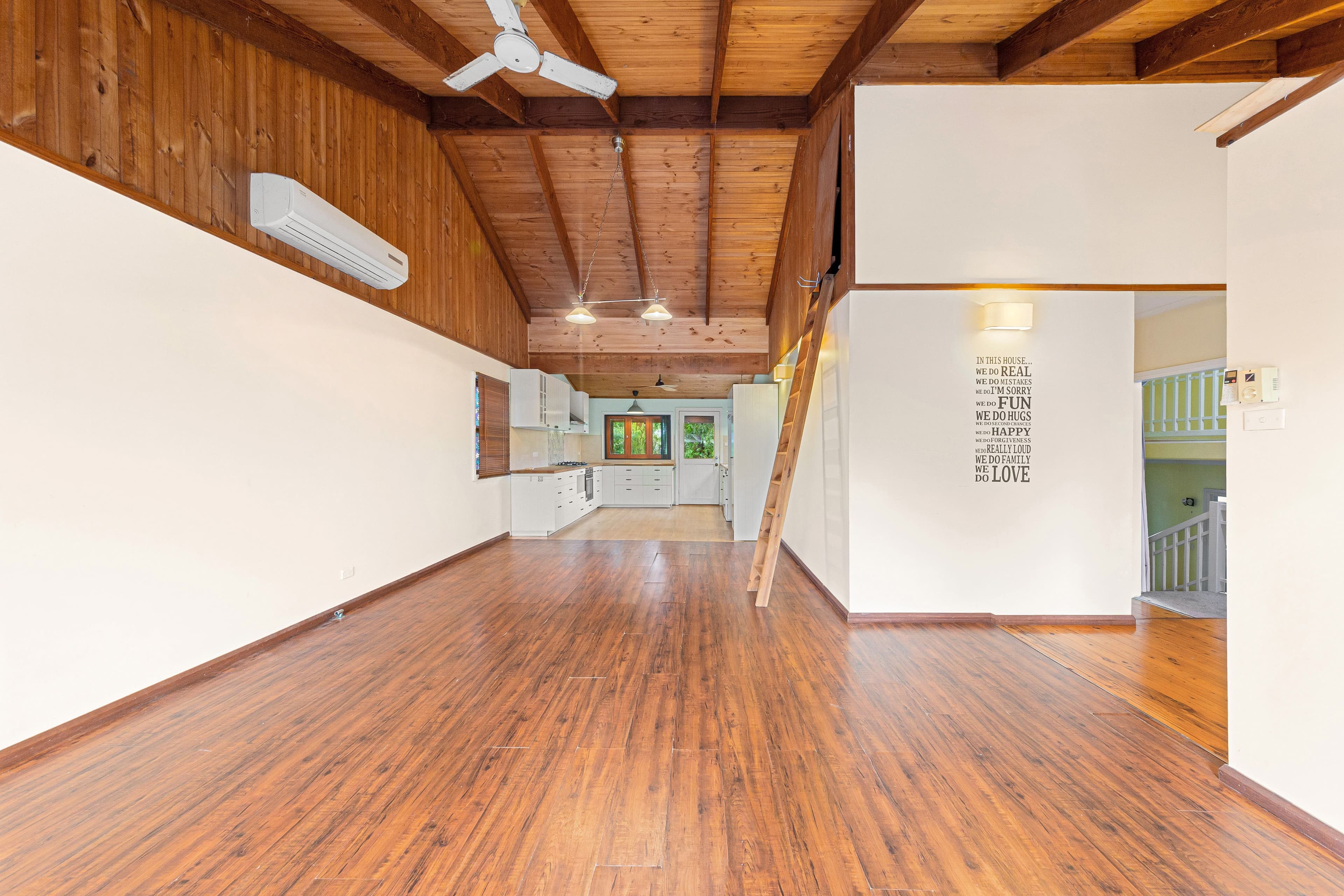 9 Elaine Avenue, Berkeley Vale NSW 2261, Berkeley Vale - Thumbnail 4