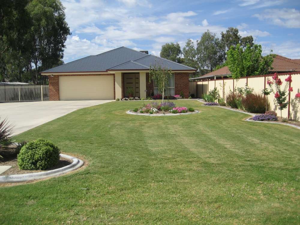 176 Clarke Street, Howlong NSW 2643, Howlong - Image 1