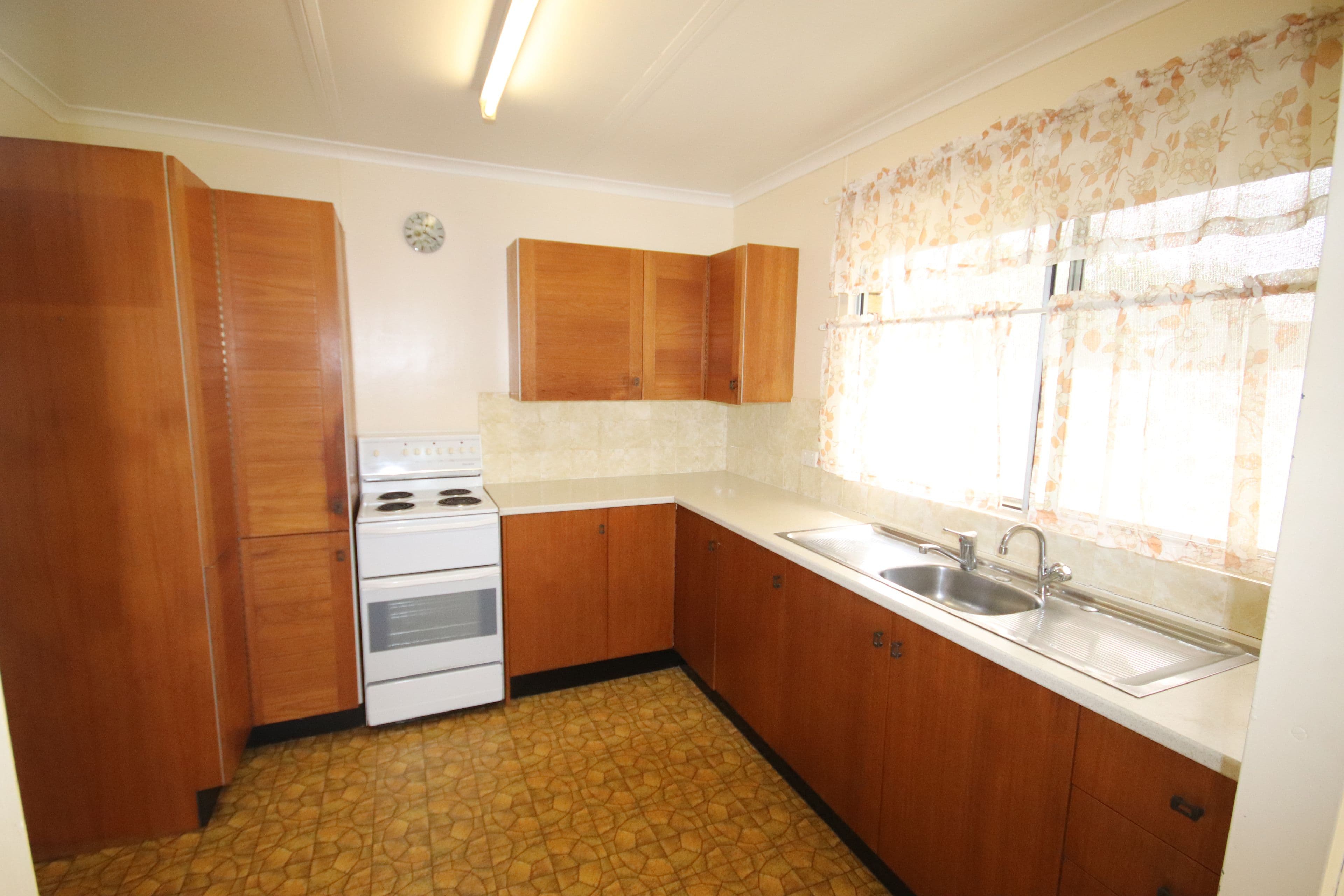 3 Ryan Avenue, Mundubbera QLD 4626, Mundubbera - Thumbnail 2