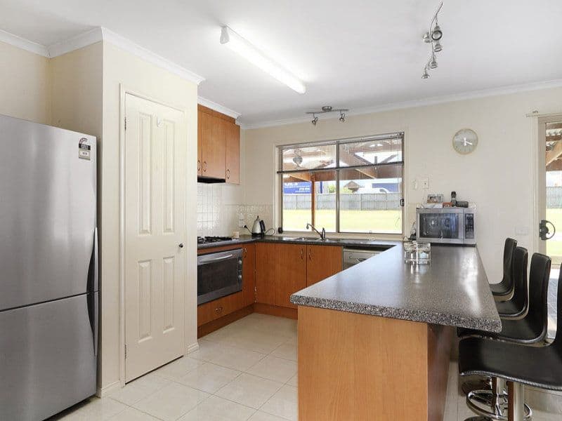 5 Radesin Rise, NARRE WARREN NORTH VIC 3804, Narre Warren North - Thumbnail 2
