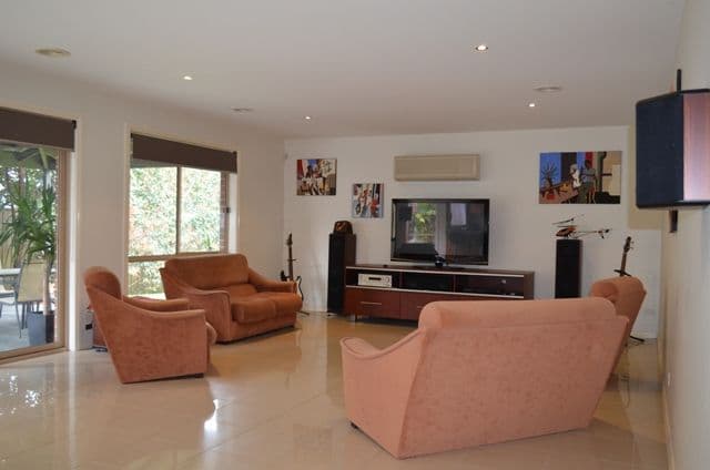 4 Loveridge Way, SOUTH MORANG VIC 3752, South Morang - Thumbnail 2
