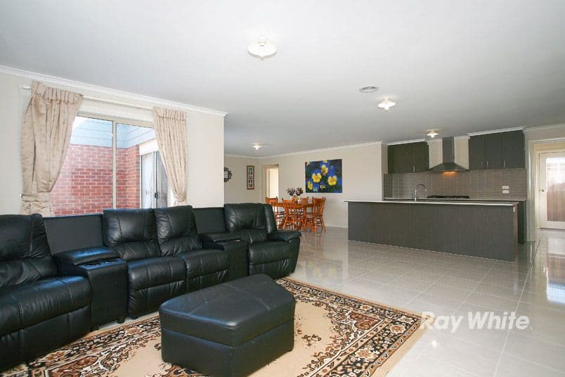 3 Beagle Street, CRANBOURNE EAST VIC 3977, Cranbourne East - Thumbnail 2