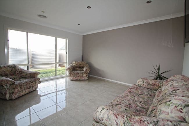 8 Angus Place, Bungendore - Thumbnail 3