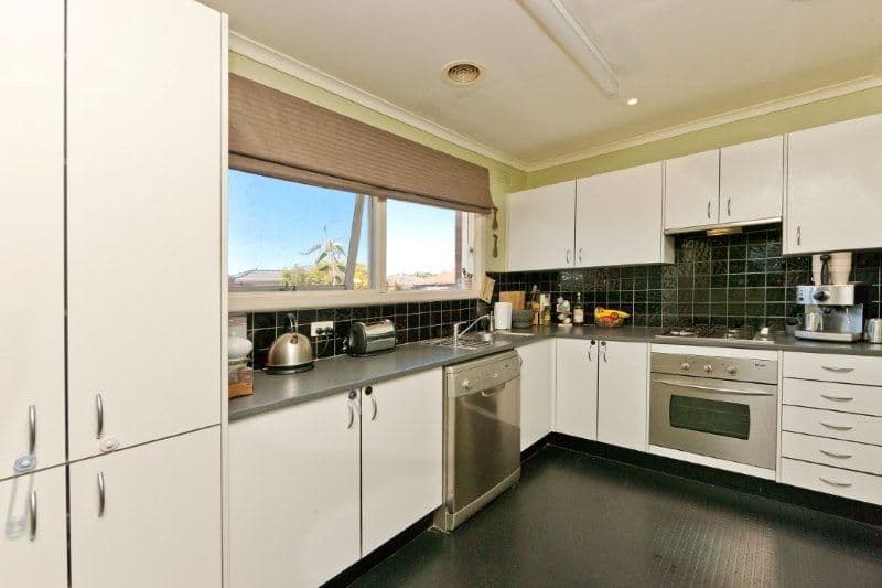 24 Golden Avenue, CHELSEA VIC 3196, Chelsea - Thumbnail 2