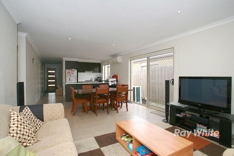 21 Pepperbush Circuit, CRANBOURNE VIC 3977, Cranbourne - Thumbnail 3