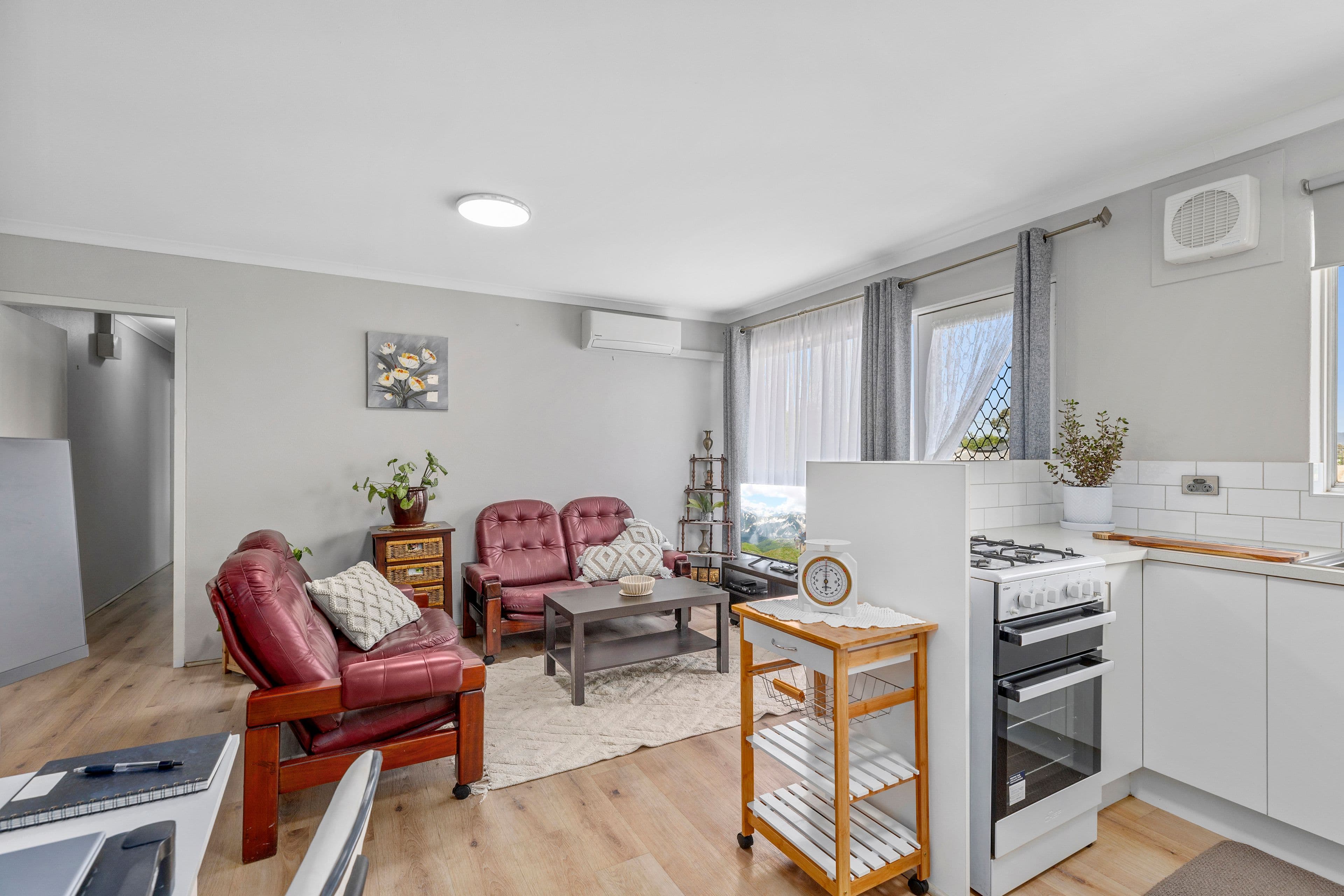 12 Federal Avenue, Crestwood NSW 2620, Crestwood - Thumbnail 2