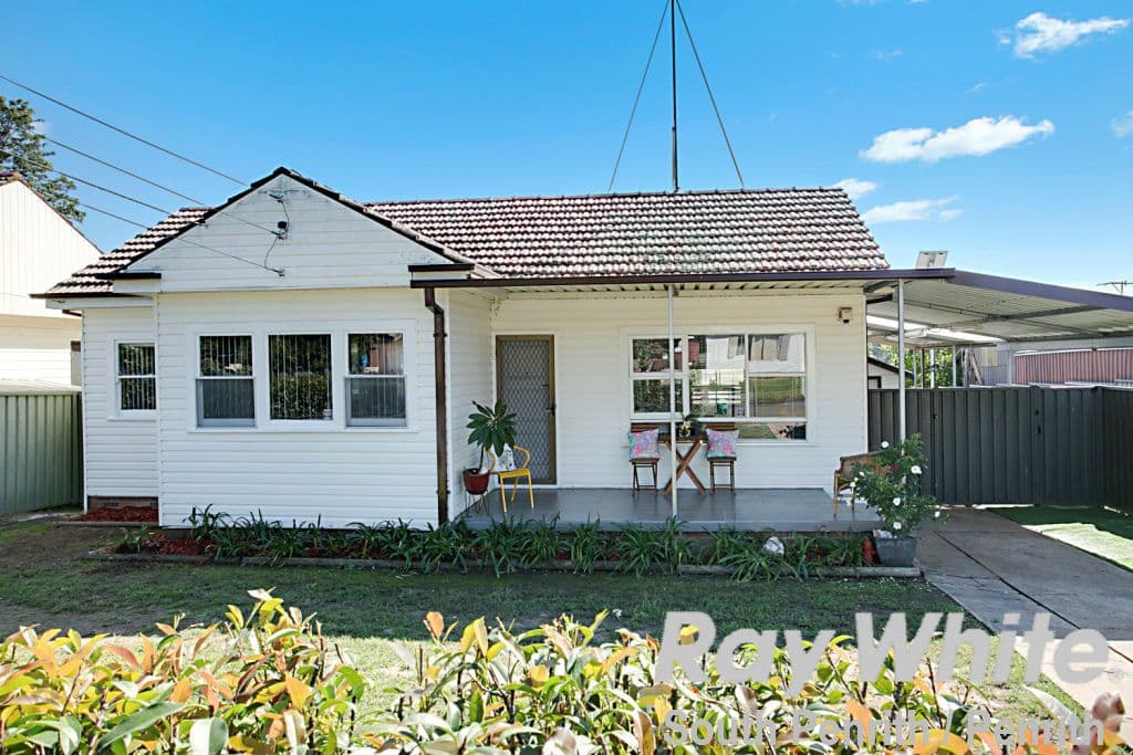 35 Anthony Crescent, Kingswood - Image 1